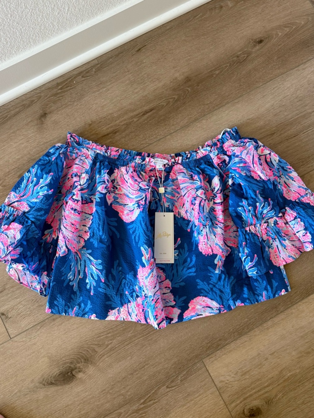 NWT Lilly Pulitzer Croix Off Shoulder For The Fams Crinkle Seersucker Top Small